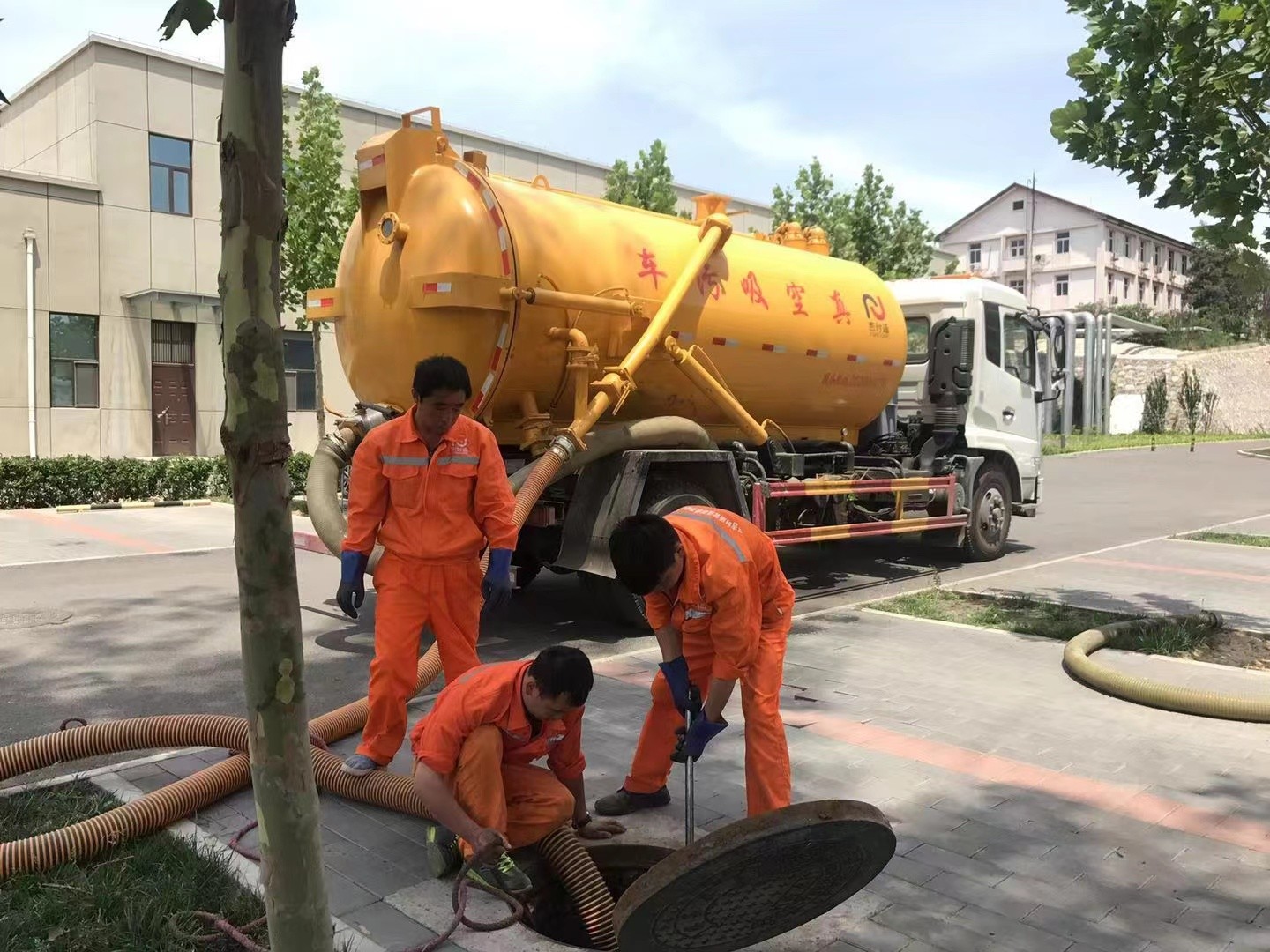 小榄镇化粪池清理与5-8吨吸粪车施工效率分析